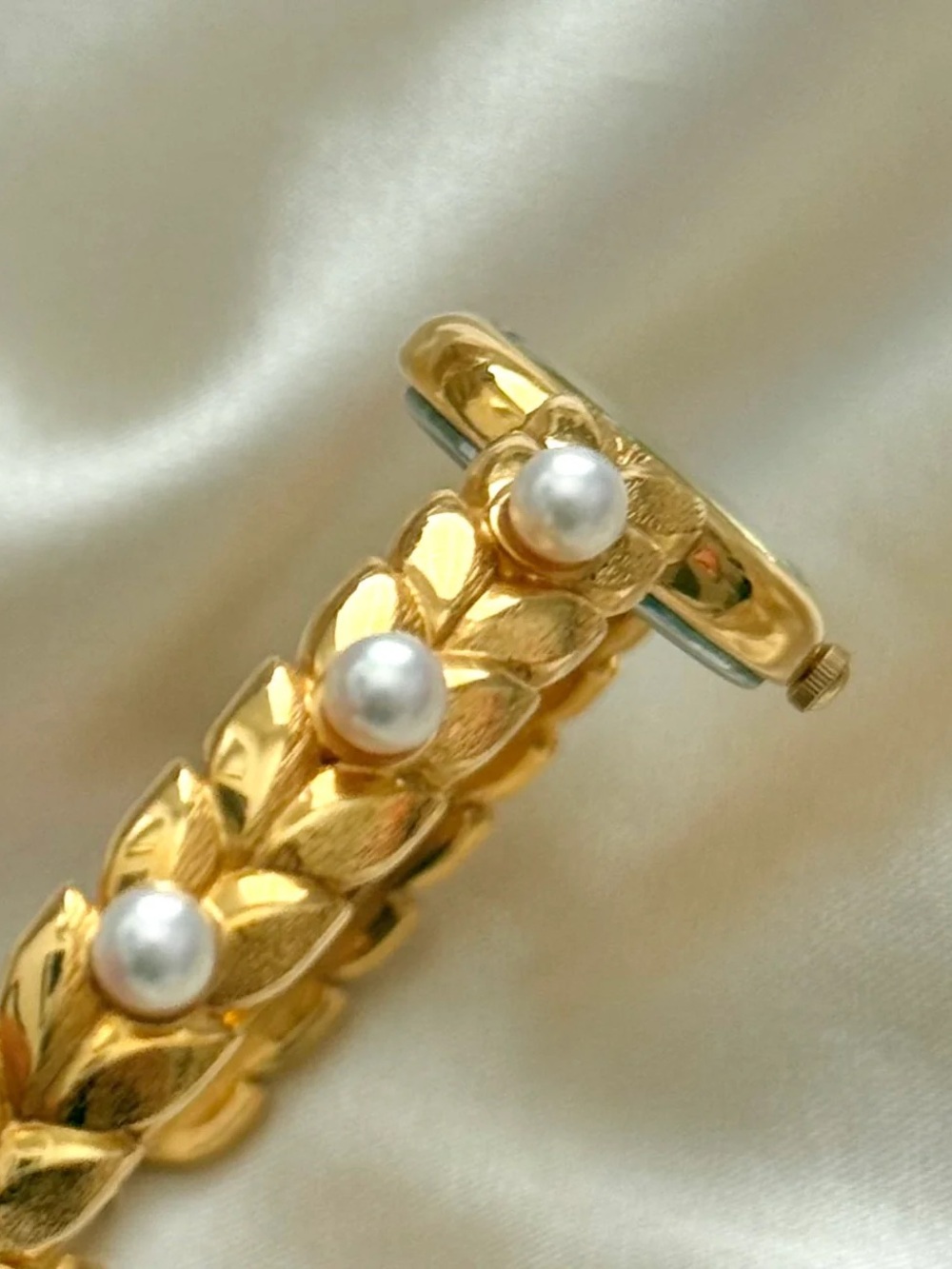 AUTHENTIC VINTAGE WAKO RAFFINÉE MOTHER-OF-PEARL WATCH - Picture 7 of 10